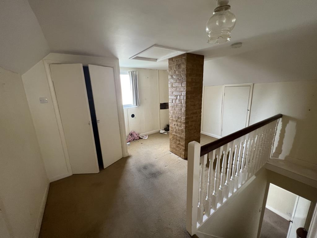 Lot: 103 - VACANT THREE-BEDROOM DETACHED CHALET BUNGALOW FOR IMPROVEMENT - 